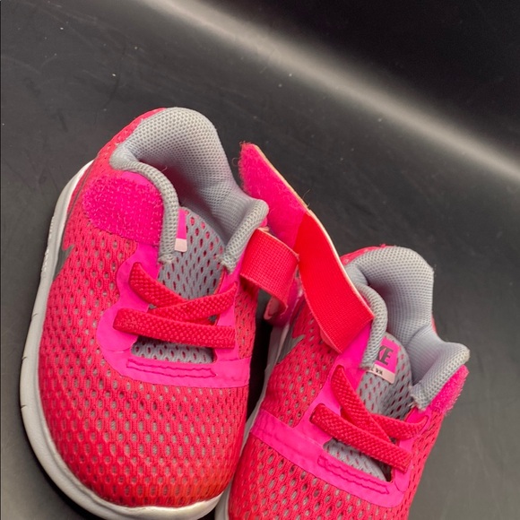 Nike Kids Pink Athletic Shoes Size 4c - Picture 4 of 13